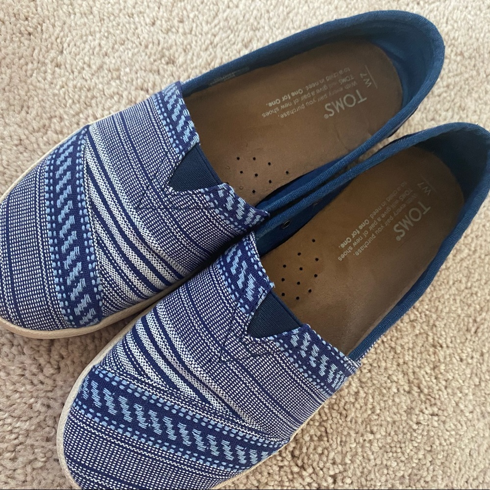 Women’s Toms Avalon Slip On, Size 7